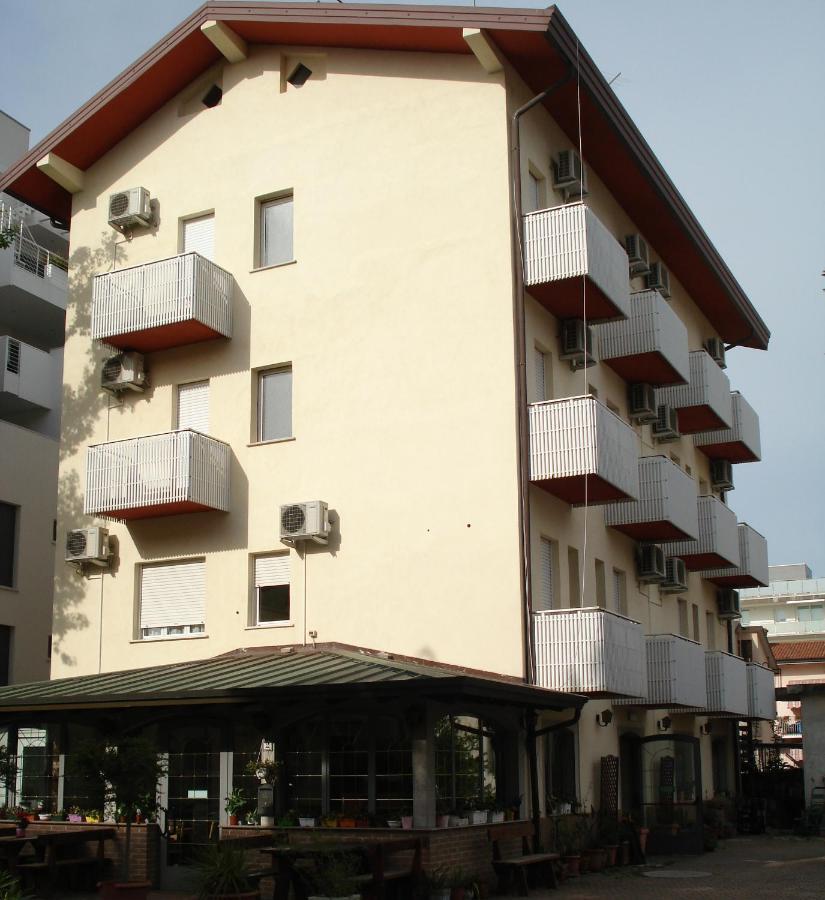 Hotel La Quercia à Lignano Sabbiadoro Extérieur photo