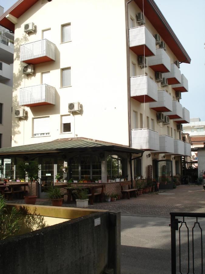Hotel La Quercia à Lignano Sabbiadoro Extérieur photo