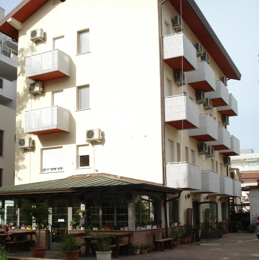 Hotel La Quercia à Lignano Sabbiadoro Extérieur photo