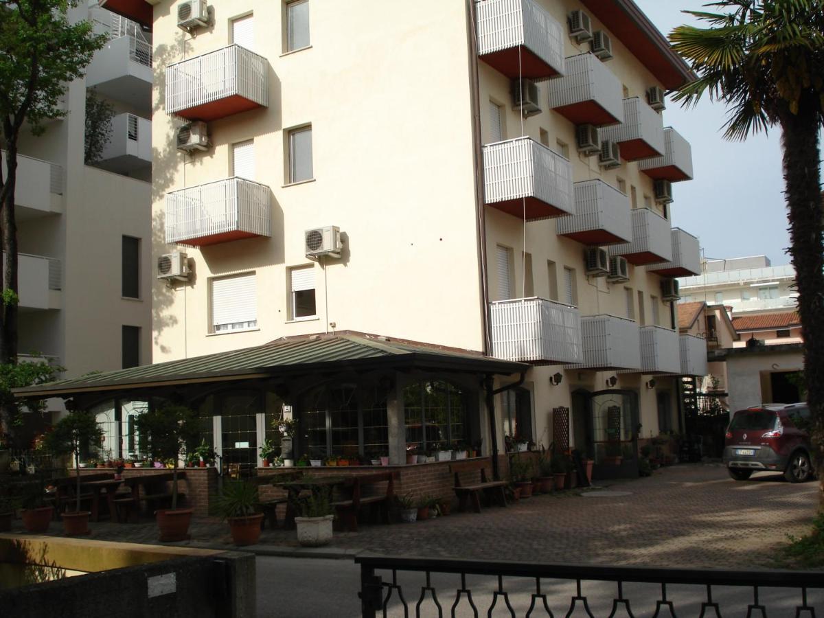 Hotel La Quercia à Lignano Sabbiadoro Extérieur photo