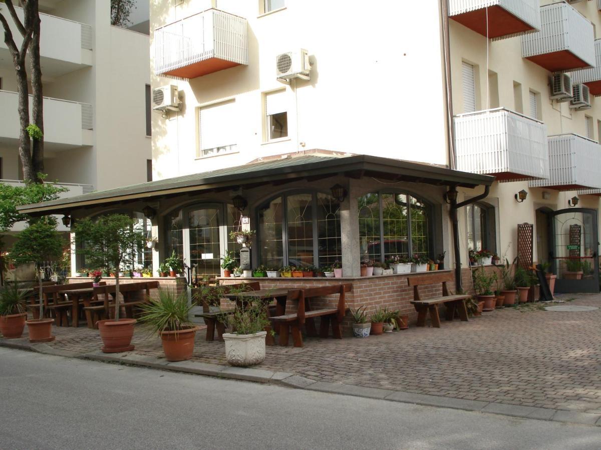 Hotel La Quercia à Lignano Sabbiadoro Extérieur photo
