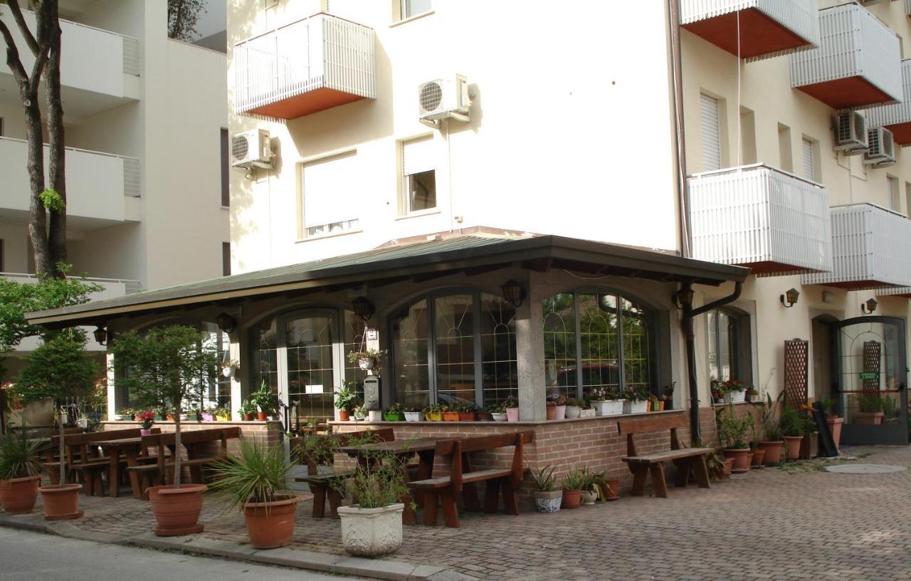 Hotel La Quercia à Lignano Sabbiadoro Extérieur photo