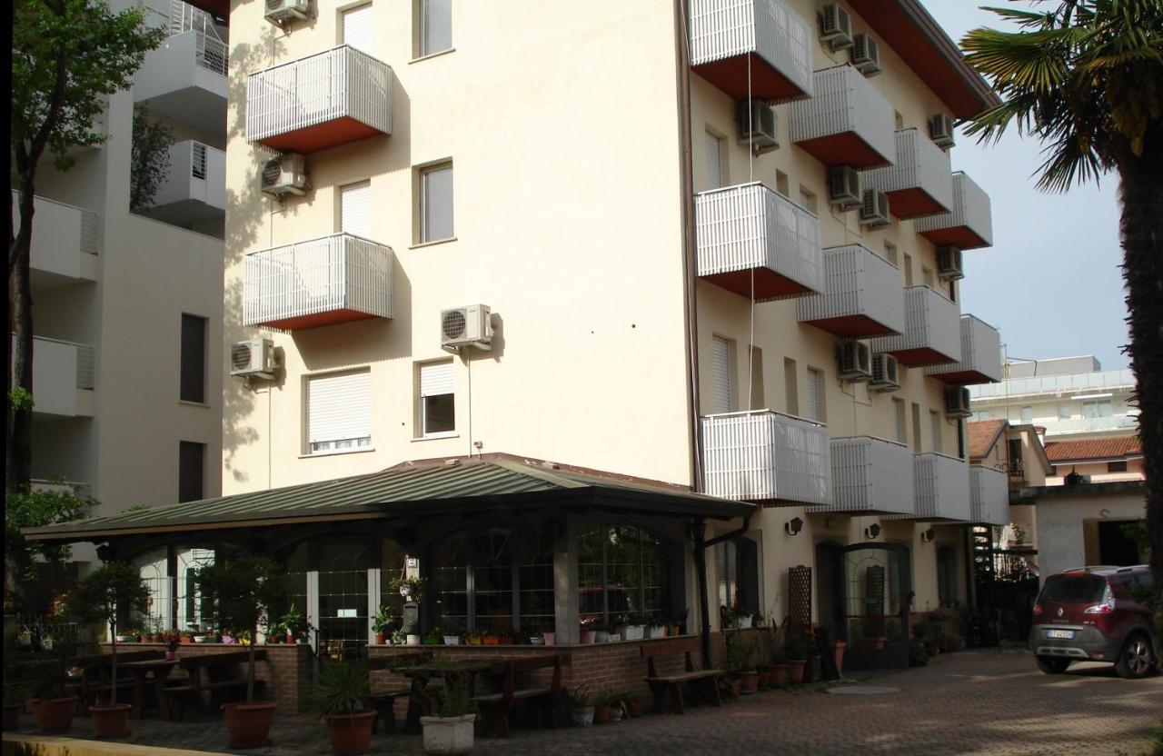 Hotel La Quercia à Lignano Sabbiadoro Extérieur photo