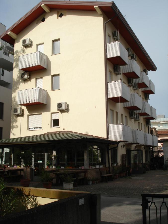 Hotel La Quercia à Lignano Sabbiadoro Extérieur photo